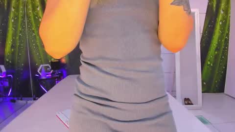 HollyTaillor online show from October 27, 2025, 6:17 am