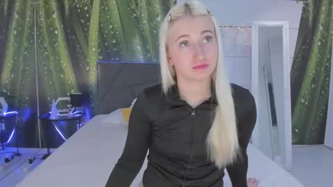 HollyTaillor online show from March 17, 2026, 6:28 am