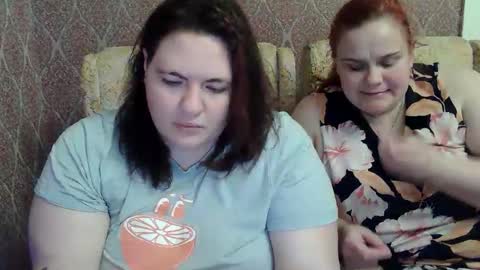 HollyXEva online show from April 17, 2026, 5:27 pm