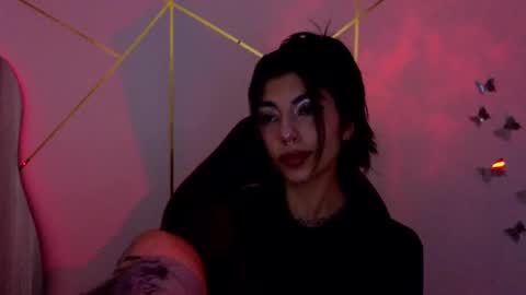 holly online show from November 21, 2025, 9:24 pm