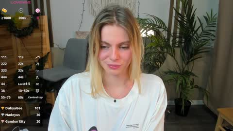 Snapshot of holy_alexa chatting on January 4, 2025, 7:13 pm Alexa online show from January 4, 2025, 7:13 pm