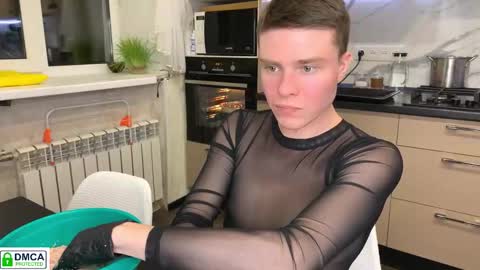 Snapshot of holy_eggs_00 chatting on February 18, 2026, 7:10 pm holy_eggs_00 online show from February 18, 2026, 7:10 pm