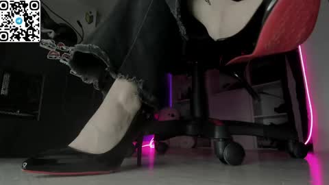 holy_mistresss online show from May 14, 2026, 8:21 am