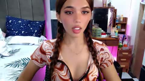 holy_molly1 online show from November 8, 2025, 2:45 am
