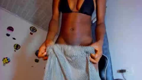 Snapshot of holy_sailt chatting on December 17, 2024, 8:21 pm Holly online show from December 17, 2024, 8:21 pm
