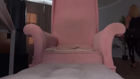 Snapshot of holycatharsis chatting on February 21, 2025, 12:39 pm Goddess Holy Catharsis online show from February 21, 2025, 12:39 pm