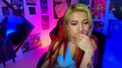 Snapshot of holyeva chatting on December 16, 2024, 11:39 pm online show from December 16, 2024, 11:39 pm