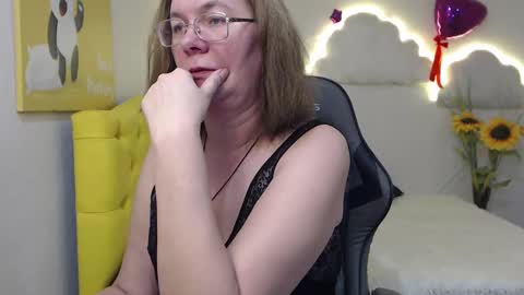 holymilfa online show from February 9, 2025, 1:56 pm