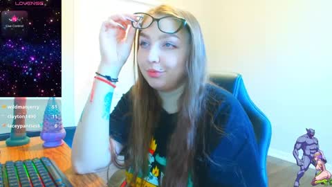 Snapshot of holyweed420 chatting on December 20, 2024, 9:28 pm Viktoria online show from December 20, 2024, 9:28 pm