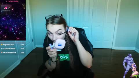 Snapshot of holyweed420 chatting on January 7, 2025, 9:25 pm Viktoria online show from January 7, 2025, 9:25 pm