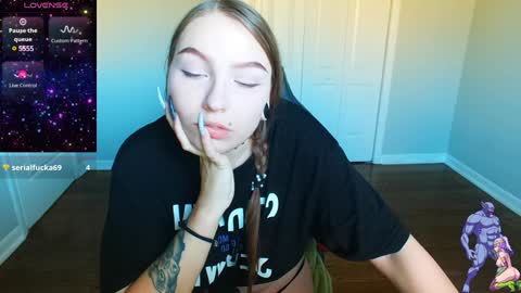 Snapshot of holyweed420 chatting on January 14, 2025, 9:09 pm Viktoria online show from January 14, 2025, 9:09 pm