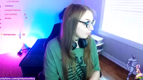 Snapshot of holyweed420 chatting on November 12, 2025, 7:46 pm Viktoria online show from November 12, 2025, 7:46 pm