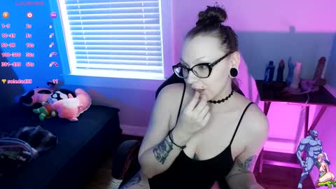 Snapshot of holyweed420 chatting on February 6, 2026, 7:39 pm Viktoria online show from February 6, 2026, 7:39 pm