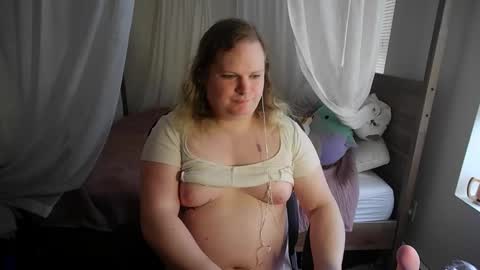 Snapshot of homegrownheifer chatting on March 6, 2026, 6:37 pm homegrownheifer online show from March 6, 2026, 6:37 pm