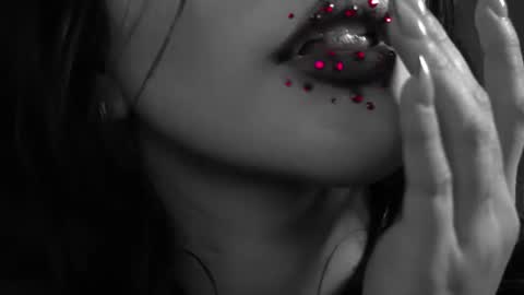 honeeeey_ online show from October 25, 2025, 11:54 pm