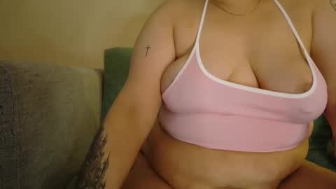 Snapshot of honeeyyy_pot chatting on April 22, 2026, 1:52 am Honey online show from April 22, 2026, 1:52 am