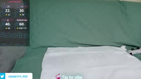 Snapshot of honeeyyy_pot chatting on May 18, 2026, 8:25 pm Honey online show from May 18, 2026, 8:25 pm