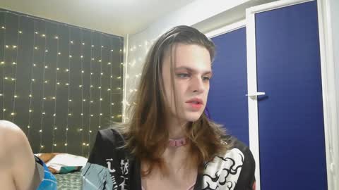 Snapshot of honelin chatting on January 10, 2025, 5:13 pm Honelints boyblonde hair AsterMIntfemboybrown hair online show from January 10, 2025, 5:13 pm