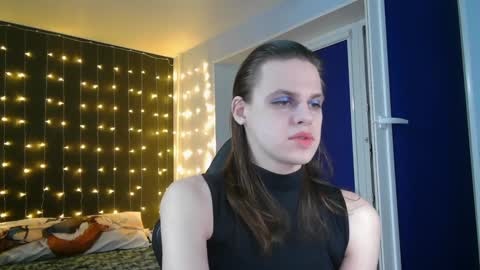 Snapshot of honelin chatting on January 12, 2025, 7:10 pm Honelints boyblonde hair AsterMIntfemboybrown hair online show from January 12, 2025, 7:10 pm