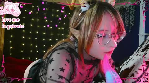 Snapshot of honelin chatting on December 20, 2025, 2:46 pm Honelints boyblonde hair AsterMIntfemboybrown hair online show from December 20, 2025, 2:46 pm