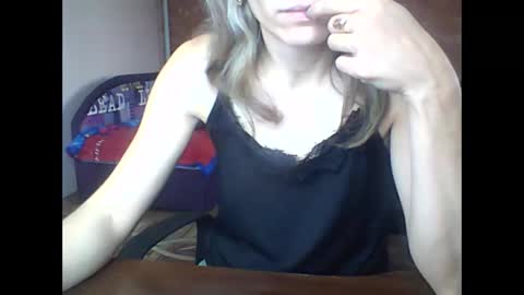 Snapshot of honey0bunny35 chatting on December 14, 2024, 8:02 am honey0bunny35 online show from December 14, 2024, 8:02 am