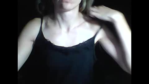 Snapshot of honey0bunny35 chatting on December 17, 2024, 8:10 pm honey0bunny35 online show from December 17, 2024, 8:10 pm