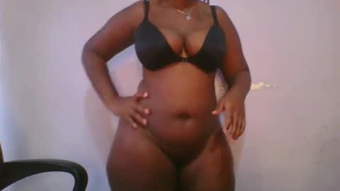 honey_beb online show from November 5, 2025, 5:07 am