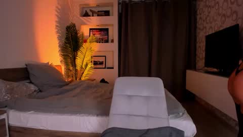 Snapshot of honey_bunnyy_ chatting on February 6, 2026, 12:04 am Alexa online show from February 6, 2026, 12:04 am