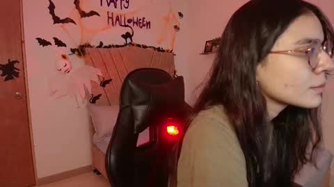 Snapshot of honey_buu chatting on October 10, 2025, 3:44 pm online show from October 10, 2025, 3:44 pm