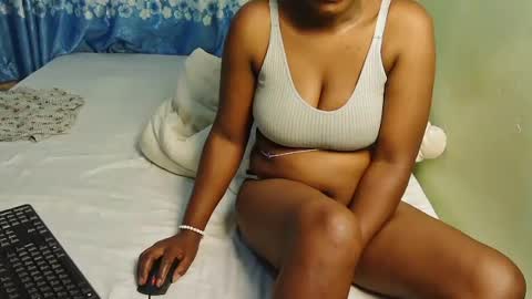 honey_caddy online show from July 5, 2026, 4:52 am