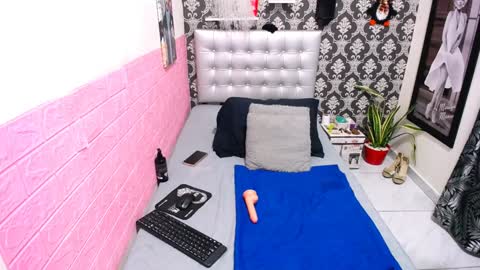 Snapshot of honey_channe chatting on December 19, 2024, 6:45 am honey_channe online show from December 19, 2024, 6:45 am