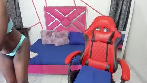 Snapshot of honey_channe chatting on September 30, 2025, 5:34 am honey_channe online show from September 30, 2025, 5:34 am