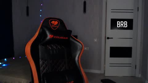 Snapshot of honey_furry chatting on January 4, 2025, 4:54 pm Wolfy online show from January 4, 2025, 4:54 pm