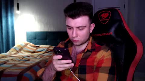 Snapshot of honey_furry chatting on February 19, 2025, 12:14 am Wolfy online show from February 19, 2025, 12:14 am