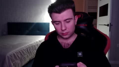 Snapshot of honey_furry chatting on December 14, 2025, 1:00 am Wolfy online show from December 14, 2025, 1:00 am