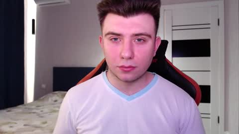 Snapshot of honey_furry chatting on March 13, 2026, 4:52 am Wolfy online show from March 13, 2026, 4:52 am