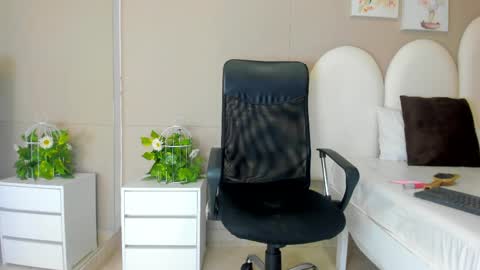 honey_hex_ online show from May 25, 2026, 12:33 pm