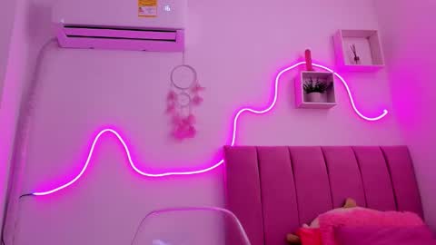 Jhenna martinez online show from October 31, 2025, 4:08 pm