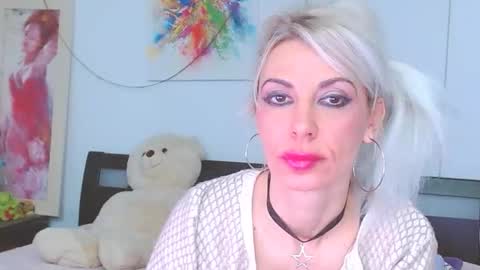 honey_lara online show from January 7, 2026, 1:41 am