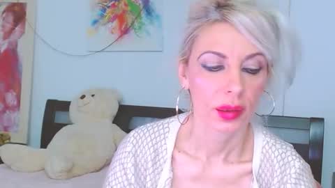 honey_lara online show from January 11, 2026, 12:15 am