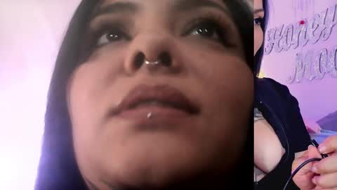 Snapshot of honey_mooon chatting on February 15, 2025, 6:23 pm Maria online show from February 15, 2025, 6:23 pm