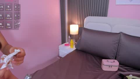 honey_sofii_ online show from October 19, 2025, 11:55 am