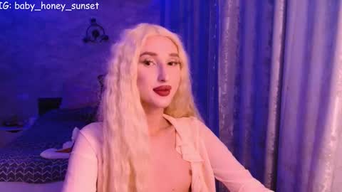 Snapshot of honey_sunset chatting on February 23, 2026, 7:44 pm honey_sunset online show from February 23, 2026, 7:44 pm