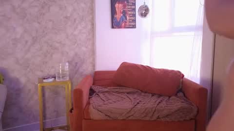 Honey-Sweett online show from November 18, 2025, 12:53 pm