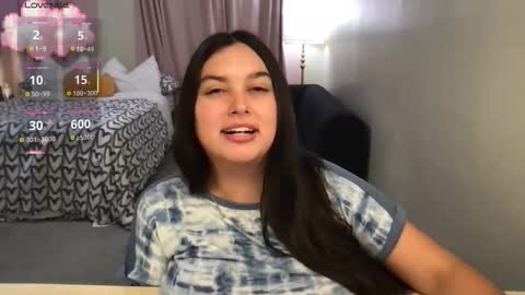 Snapshot of honey_tia chatting on October 19, 2025, 3:07 am Tia online show from October 19, 2025, 3:07 am