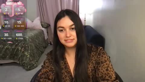 Snapshot of honey_tia chatting on October 23, 2025, 2:22 am Tia online show from October 23, 2025, 2:22 am