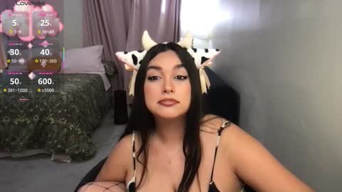 Snapshot of honey_tia chatting on November 2, 2025, 5:21 am Tia online show from November 2, 2025, 5:21 am