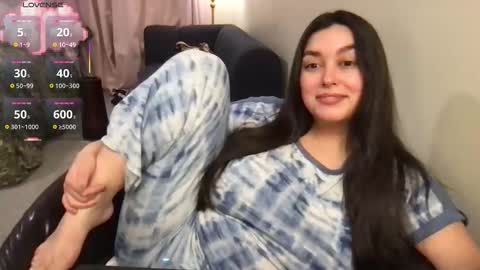 Snapshot of honey_tia chatting on January 9, 2026, 4:37 am Tia online show from January 9, 2026, 4:37 am