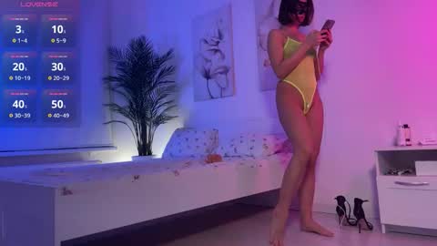 Snapshot of honey_wooman chatting on February 22, 2026, 3:43 pm Mia online show from February 22, 2026, 3:43 pm