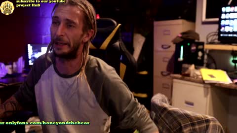 Honey and Bear online show from December 17, 2024, 3:28 am